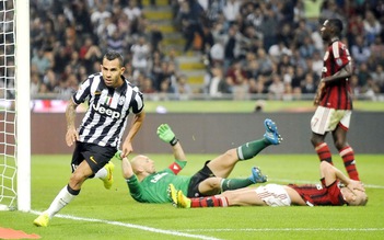 Tevez lại ghi bàn giúp Juventus phá đà thắng của AC Milan